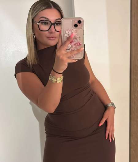  Melanie