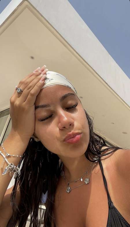  Nudes sur demande - cam très coquine vient me voir