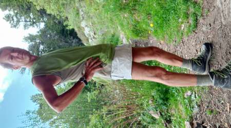 Serveur nu soumis pour couples de lesbienne