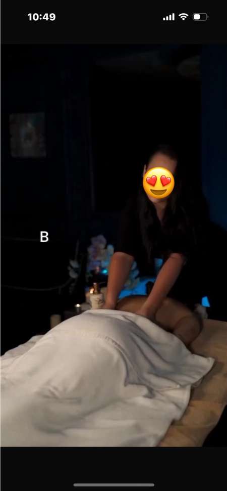 belle masseuse 4 ou 2 main par 2 belle fille
