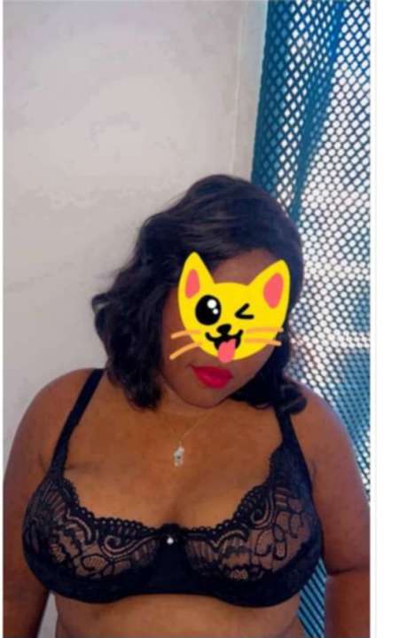  Femme ronde sensuel