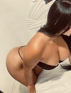 Brenda Jolie Sexy 1 ere fois a Cayenne