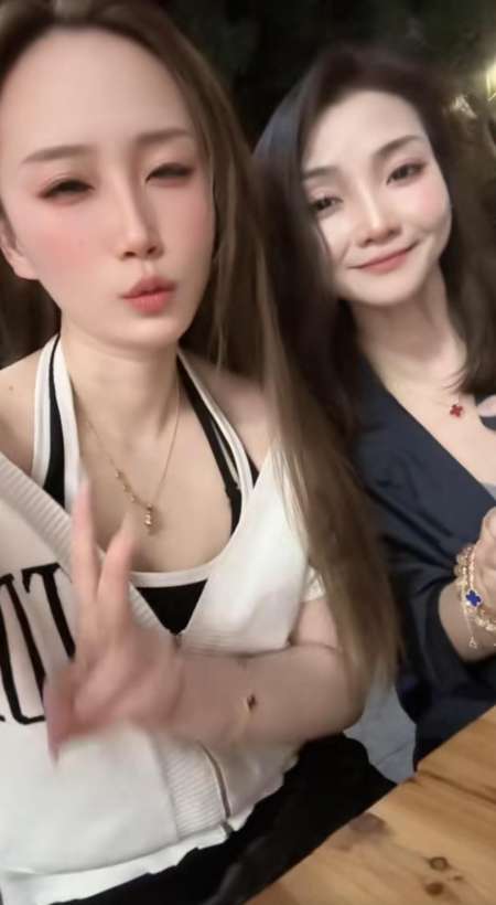 belle femme asiatique massage nu