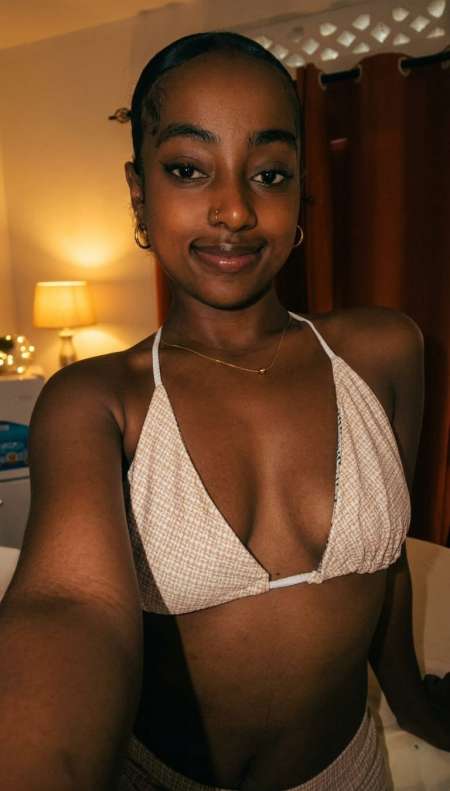 Aurelie 20 ans Skinny