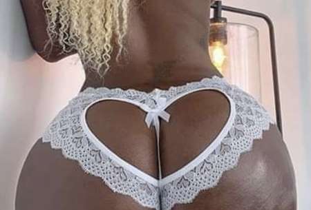 Mina jeune femme noir sexy