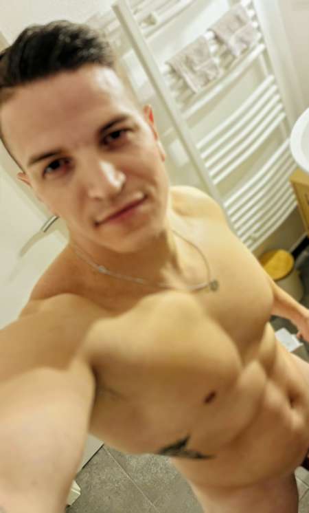 Homme cherche femme pour teter, embrasser, lecher