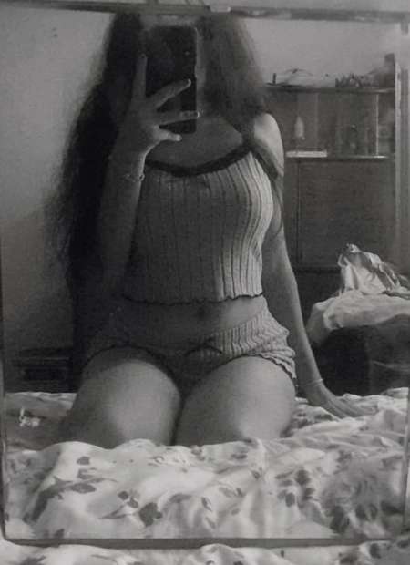 Jeune �tudiante discr�te disponible